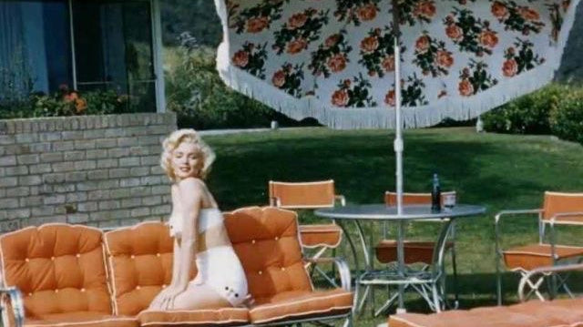 marilyn monroe on an outdoor patio set of the 1950s