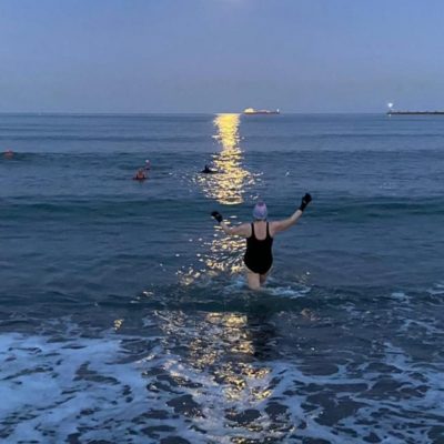 Outdoor Swimming - Jayne making a Splash